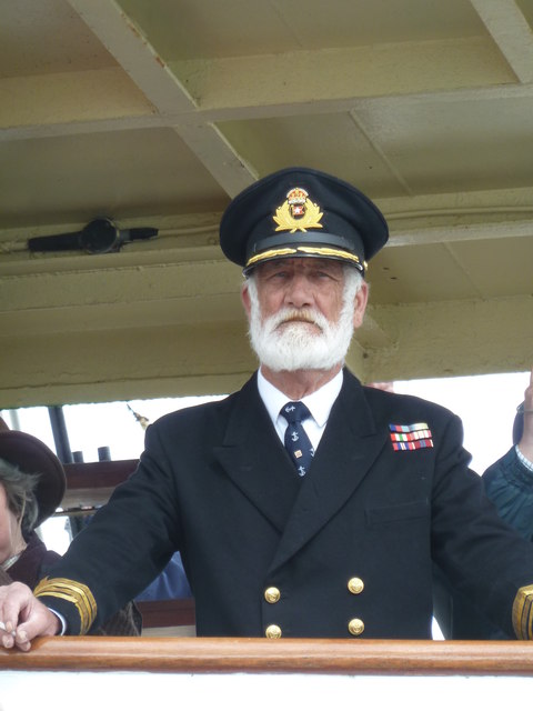 Thuyền trưởng E J Smith của tàu Titanic.