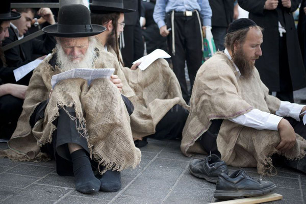 (Hình ảnh người Do Thái đọc sách: Getty Images)