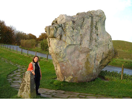 Một trong những khối đá sa thạch hình thoi tại Avebury