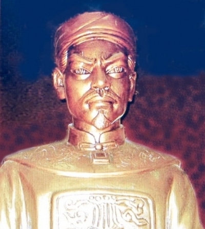 Tượng chúa Nguyễn Hoàng.