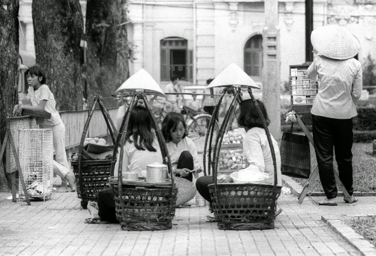 Sài Gòn xưa: Quê hương trên đôi vai gầy