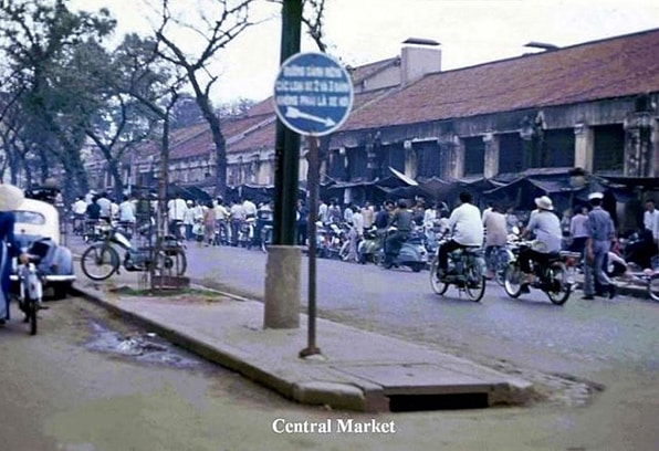 khu vực buôn bán sầm uất xung quanh của chợ Bến Thành cũ