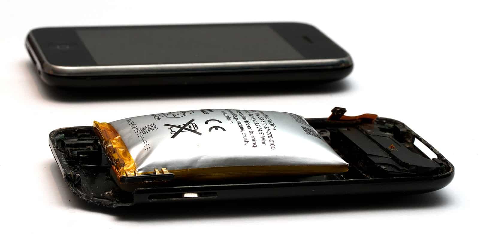 pin_lithium-ion_polymer_battery_from_an_Apple_iPhone_3GS