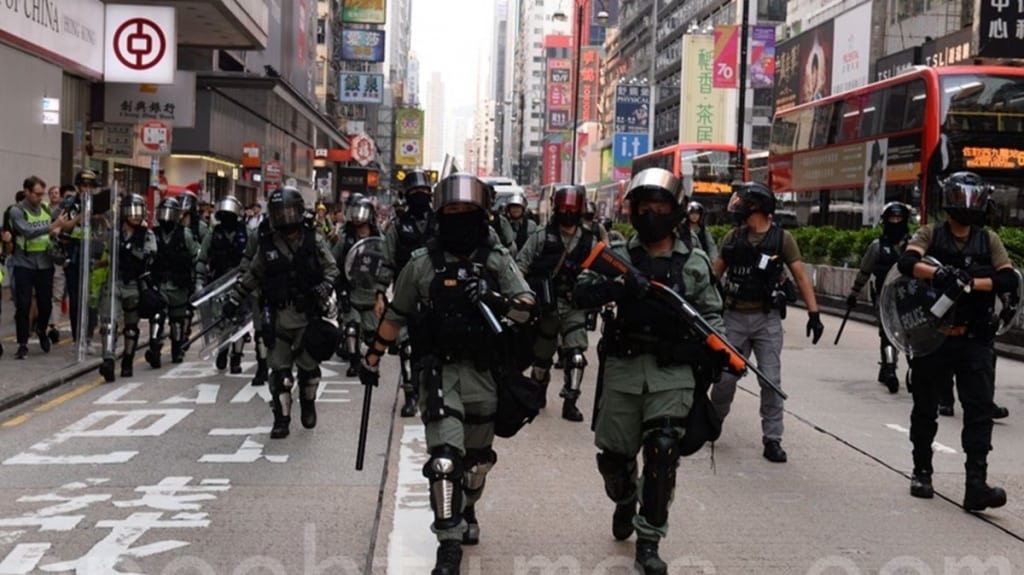 Hình ảnh cảnh sát Hồng Kông ngày 13/10/2019 tham gia trấn áp cuộc biểu tình của người Hồng Kông. 